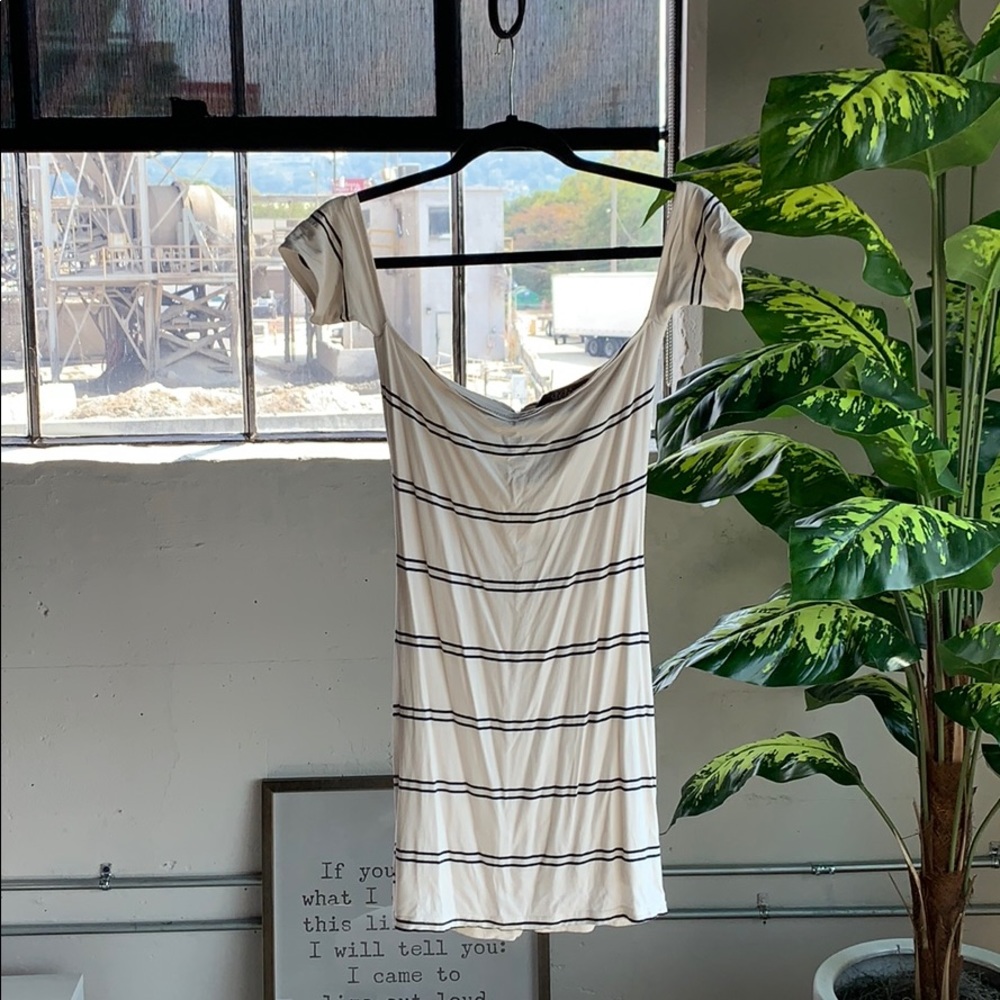 OFF THE SHOULDER LULU’S DRESS